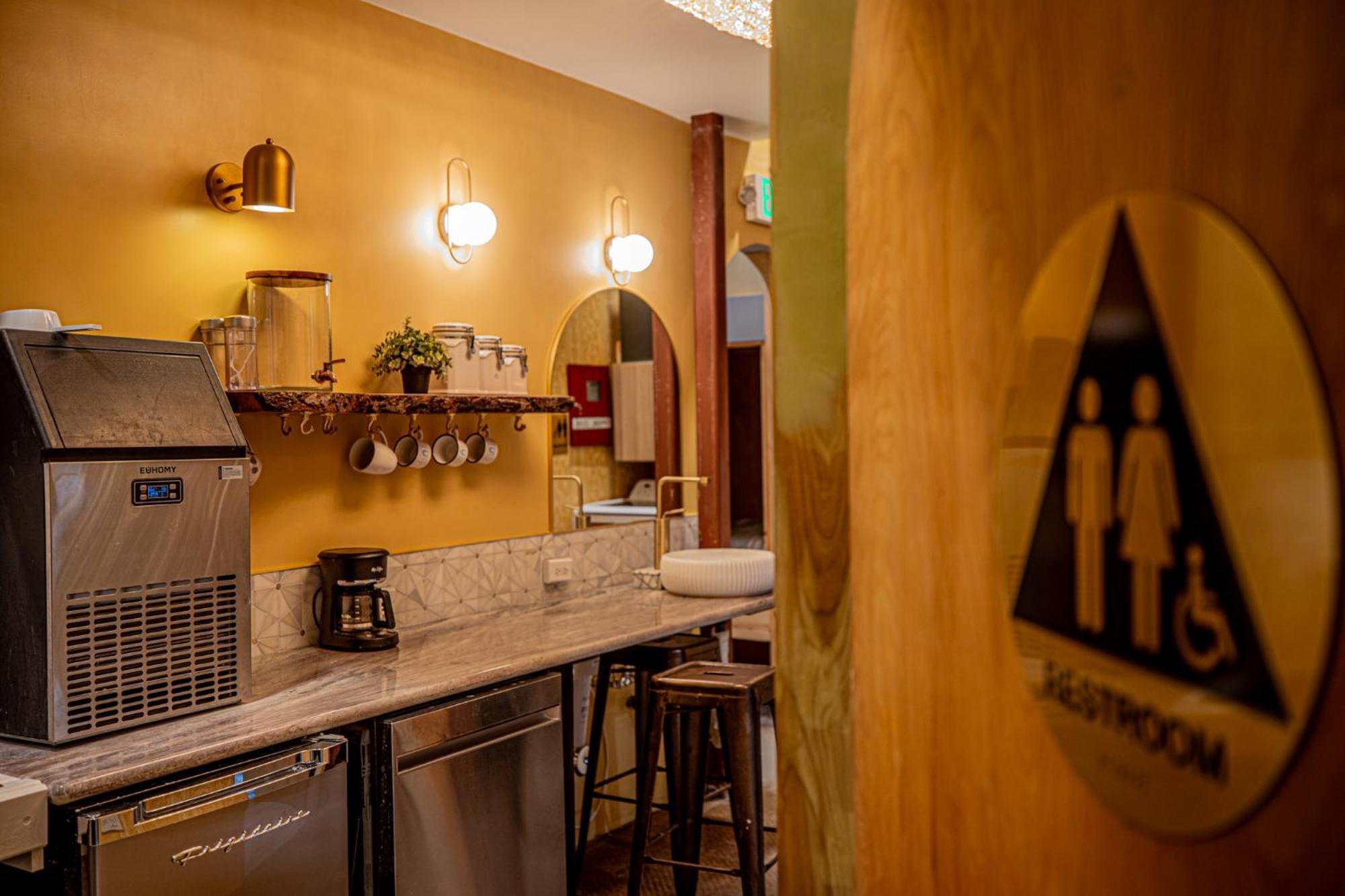 Social Stays - Santa Barbara'S First Hostel On State Street Exteriör bild