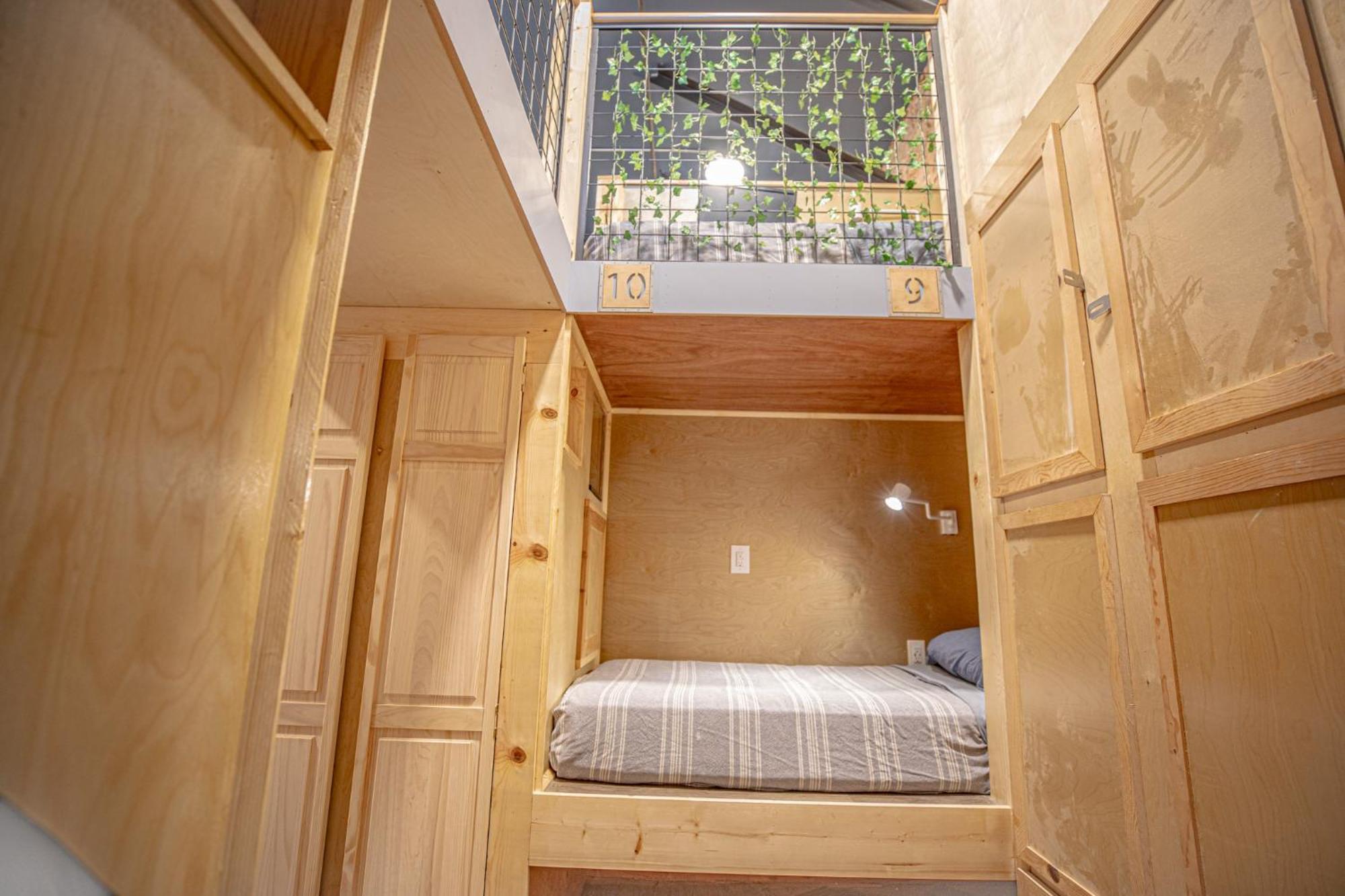 Social Stays - Santa Barbara'S First Hostel On State Street Exteriör bild