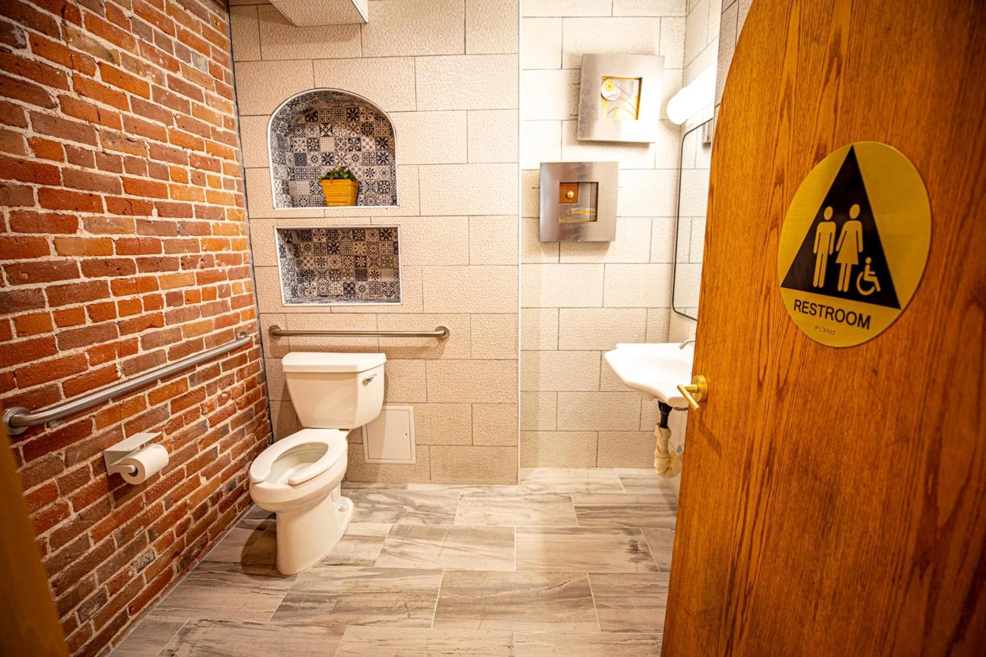Social Stays - Santa Barbara'S First Hostel On State Street Exteriör bild