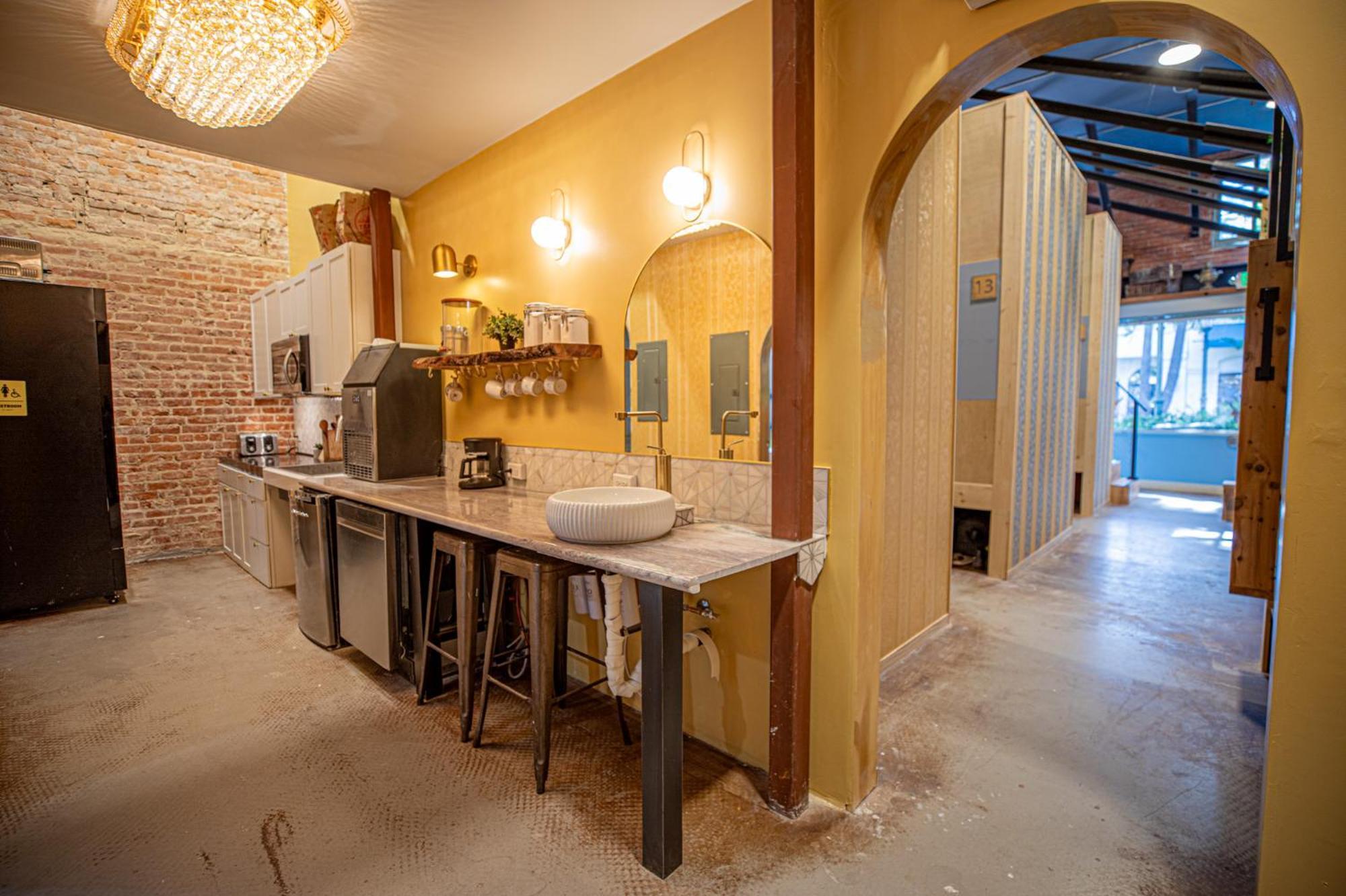 Social Stays - Santa Barbara'S First Hostel On State Street Exteriör bild