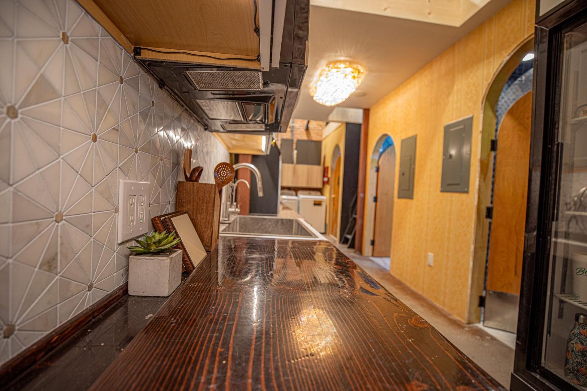 Social Stays - Santa Barbara'S First Hostel On State Street Exteriör bild