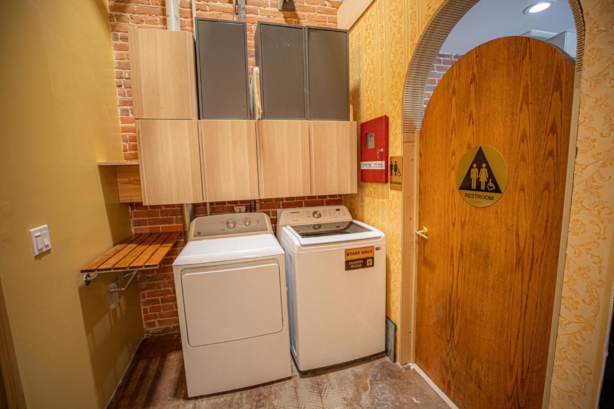 Social Stays - Santa Barbara'S First Hostel On State Street Exteriör bild