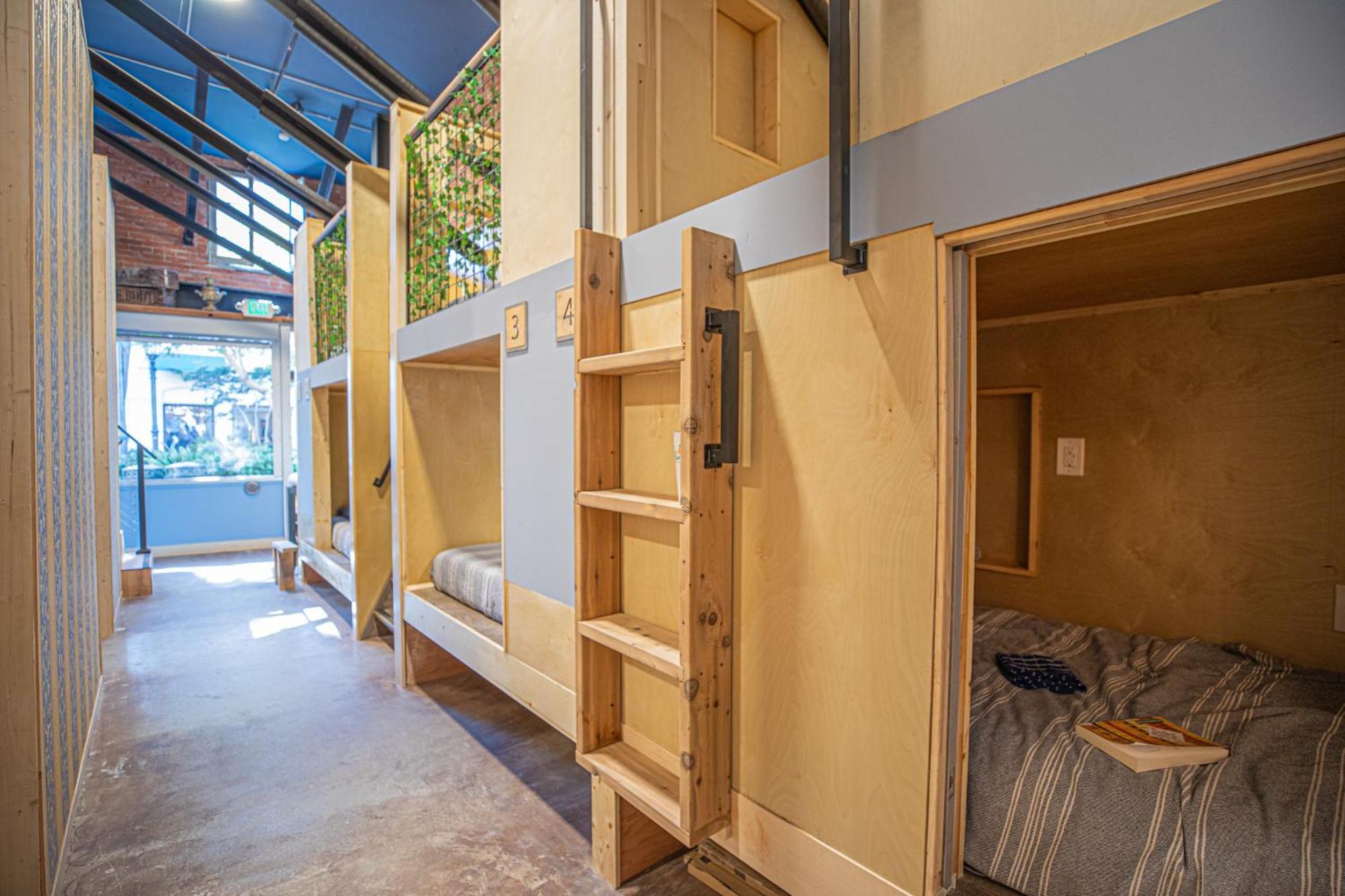 Social Stays - Santa Barbara'S First Hostel On State Street Exteriör bild