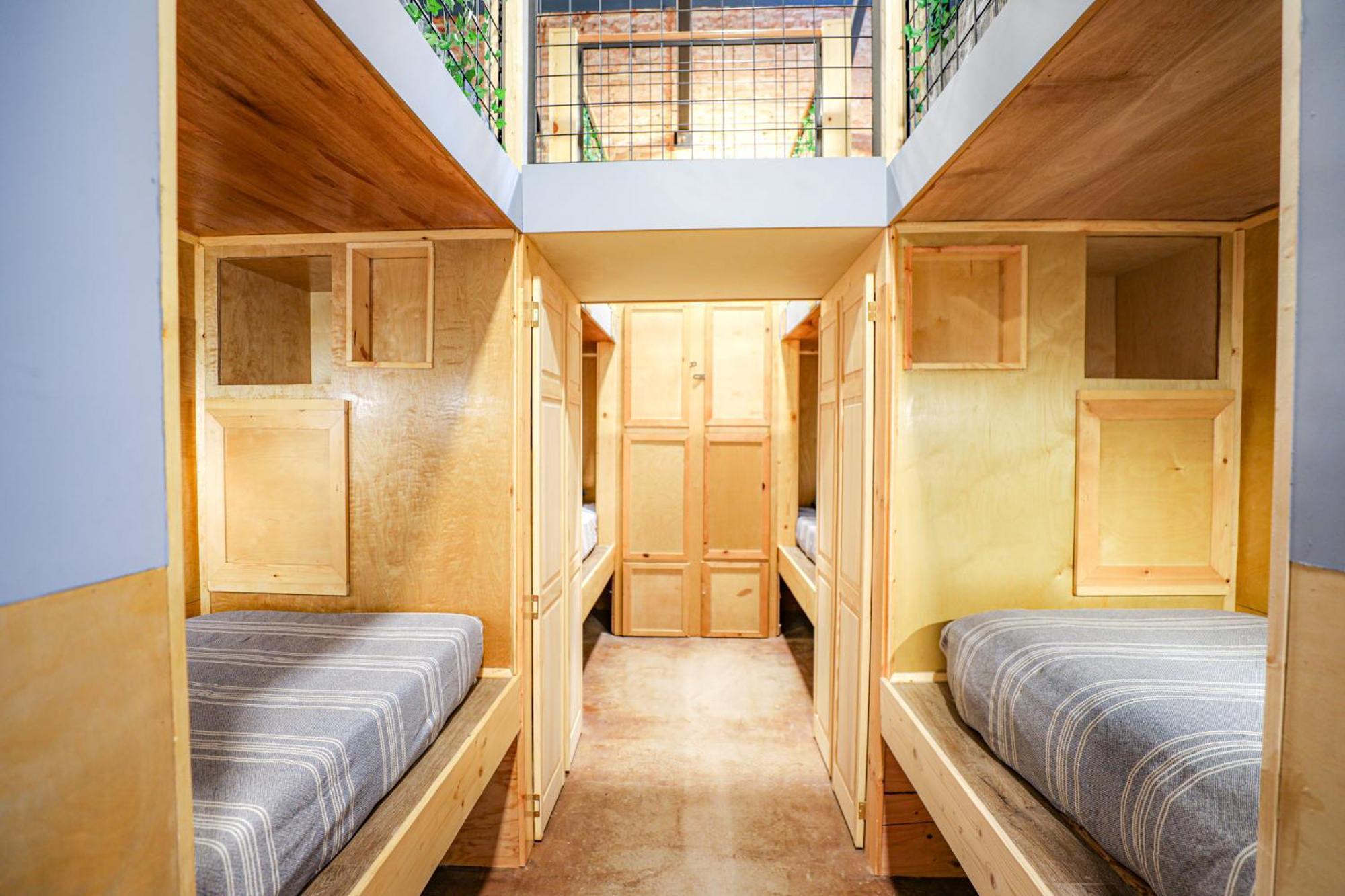 Social Stays - Santa Barbara'S First Hostel On State Street Exteriör bild