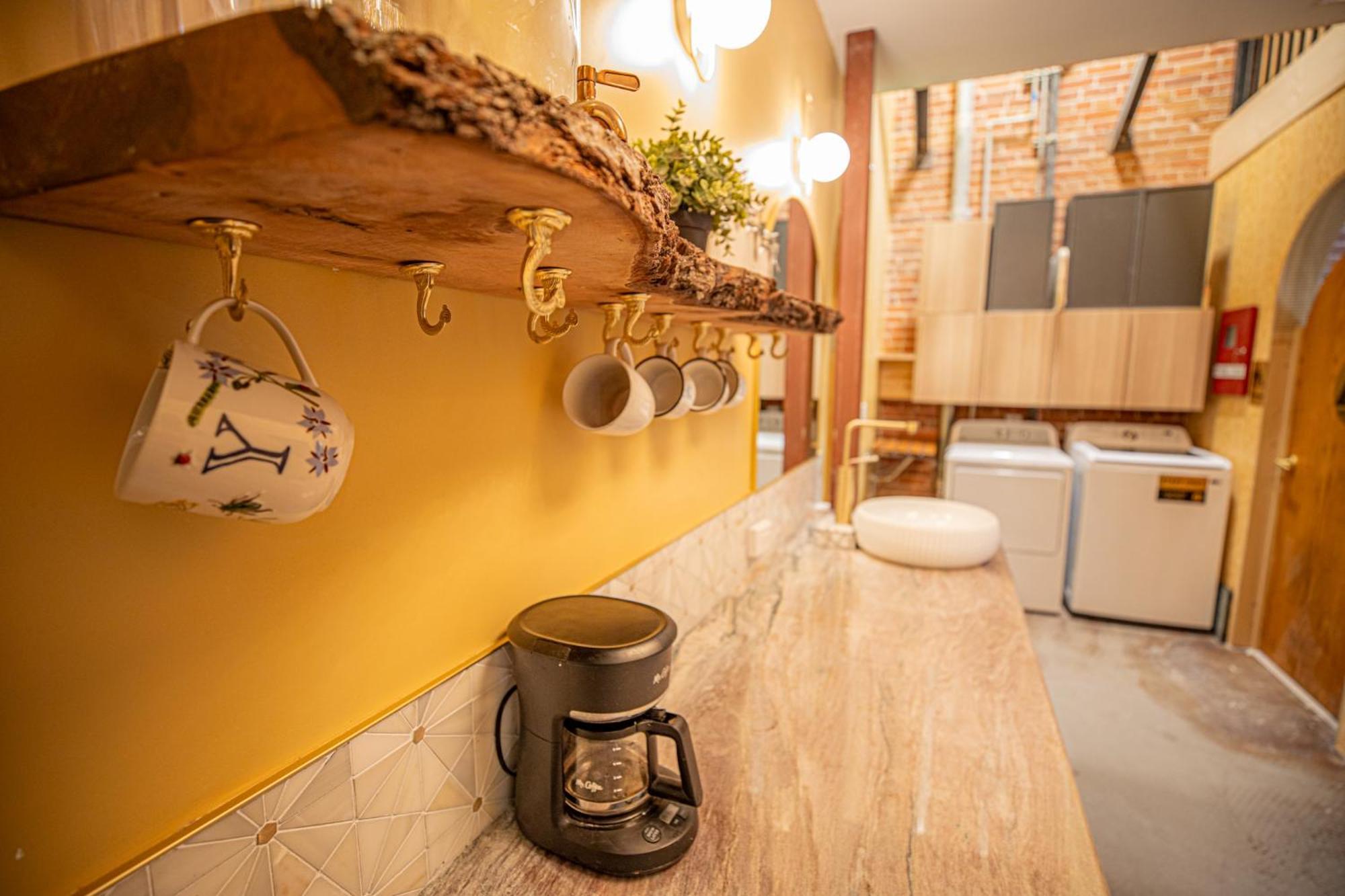 Social Stays - Santa Barbara'S First Hostel On State Street Exteriör bild