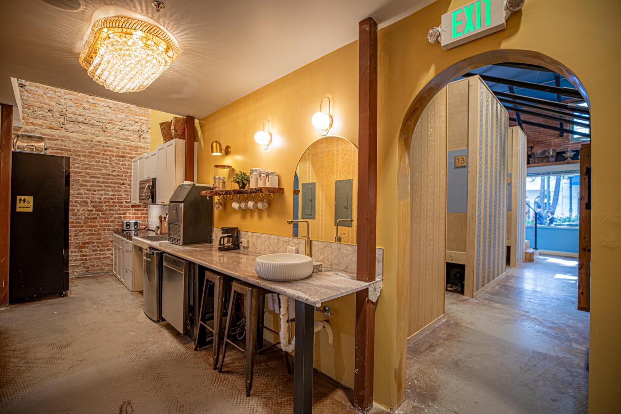 Social Stays - Santa Barbara'S First Hostel On State Street Exteriör bild