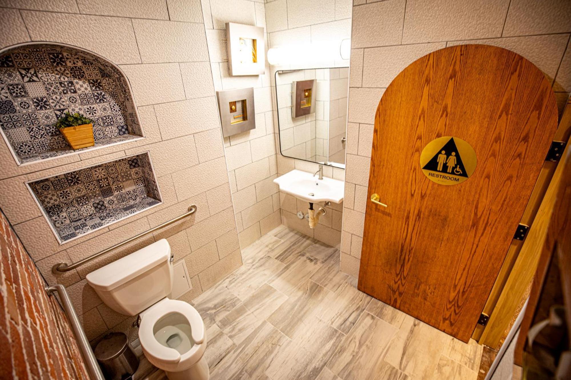 Social Stays - Santa Barbara'S First Hostel On State Street Exteriör bild
