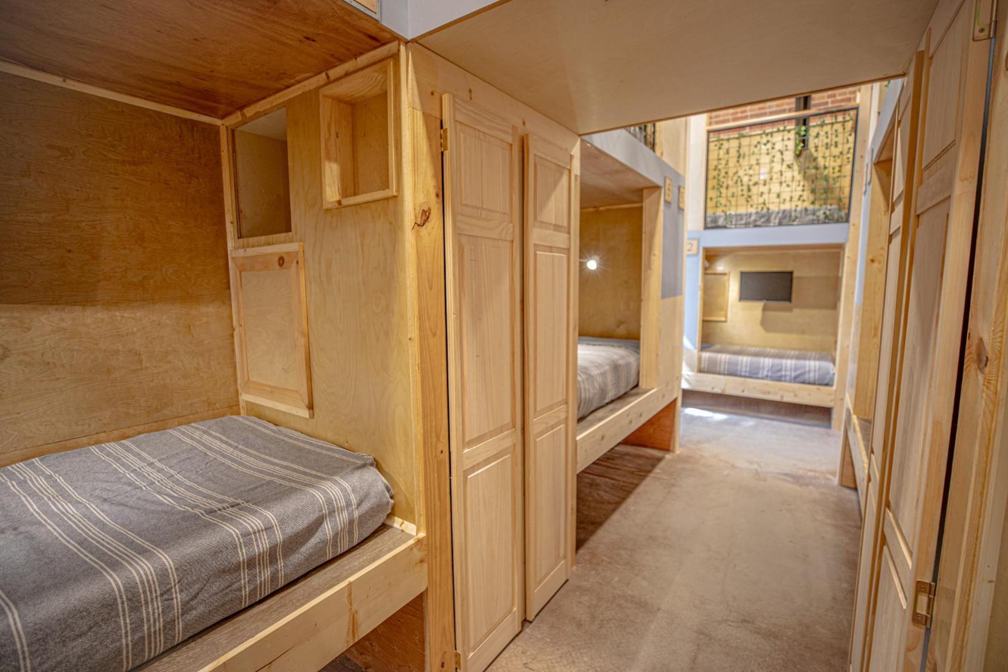Social Stays - Santa Barbara'S First Hostel On State Street Exteriör bild