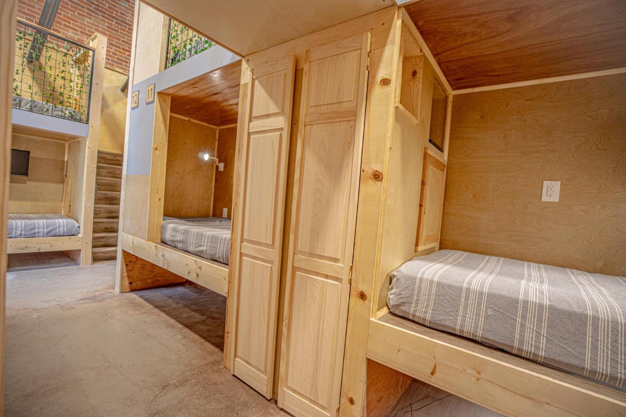 Social Stays - Santa Barbara'S First Hostel On State Street Exteriör bild
